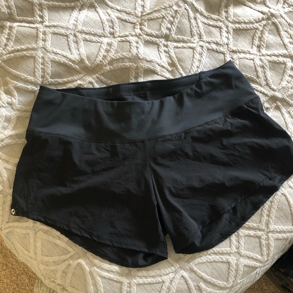 Oiselle Roga shorts size 6
